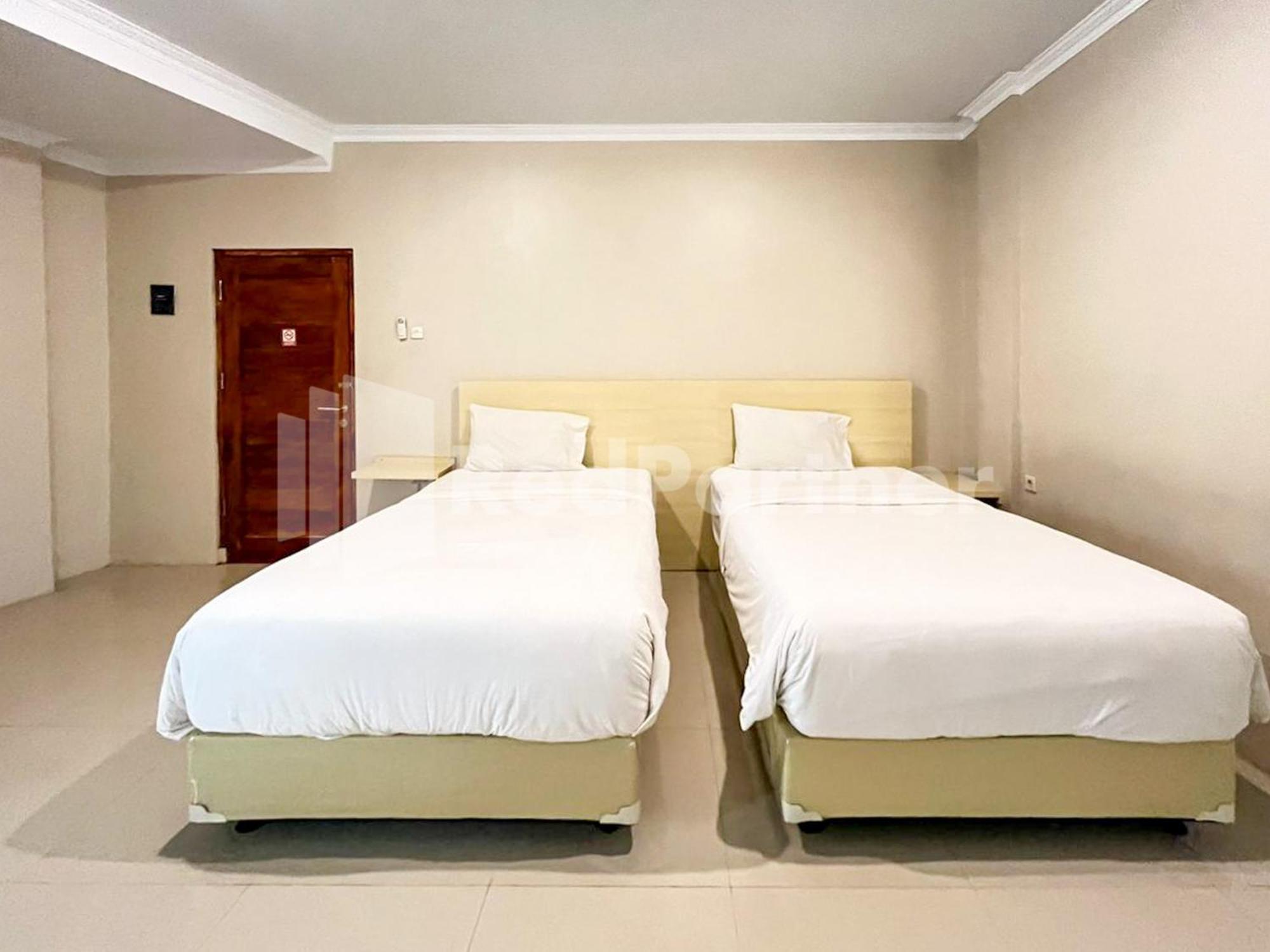 Hotel Andono Near Yia Mitra Reddoorz Temon Extérieur photo