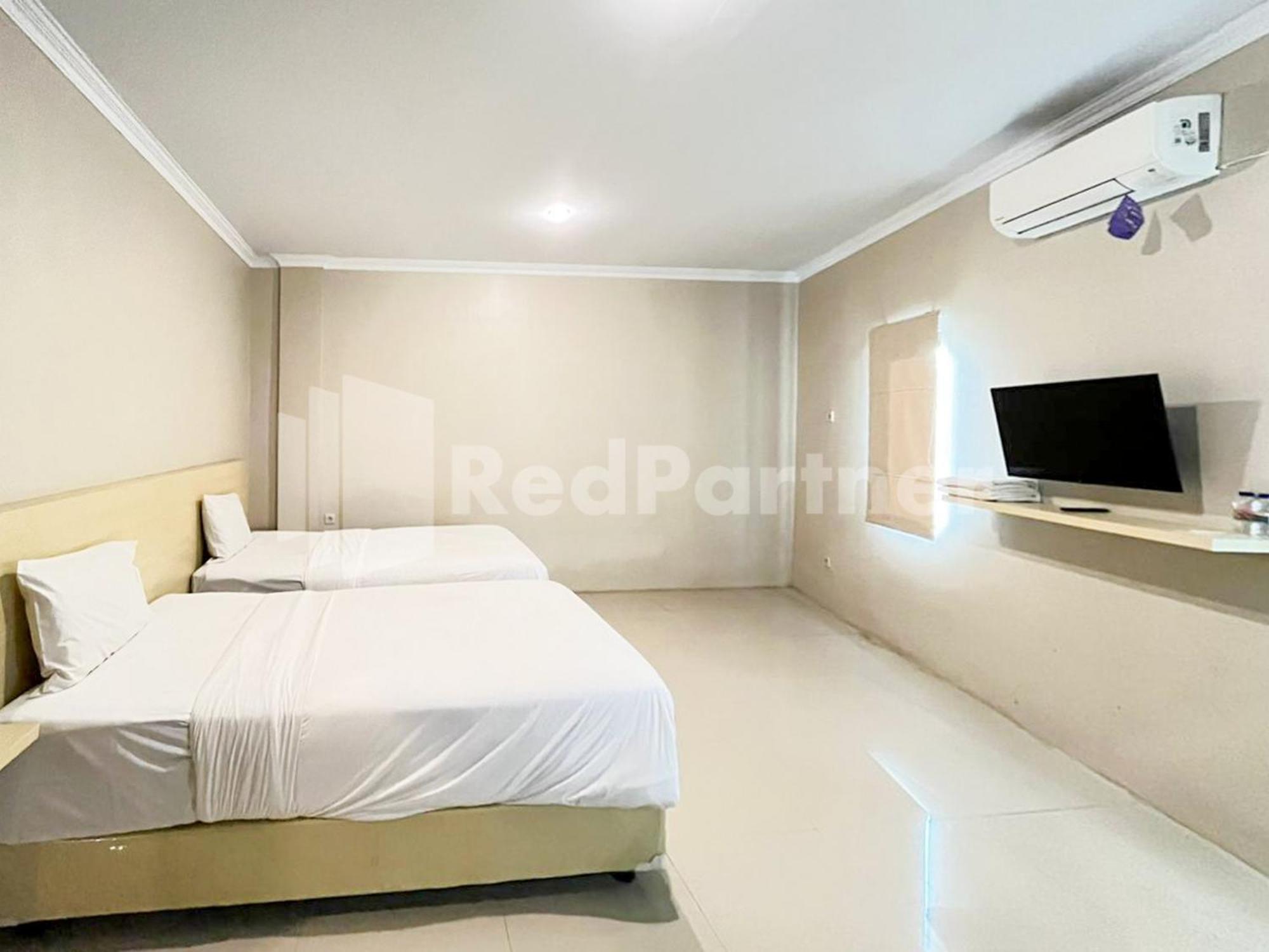 Hotel Andono Near Yia Mitra Reddoorz Temon Extérieur photo